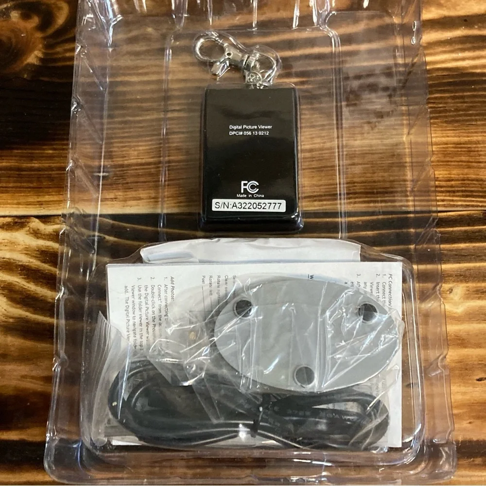 NIB Digital Picture Viewer Keychain